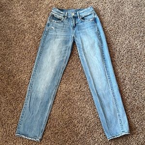 American Eagle 90’s Low-Rise Straight Jeans
